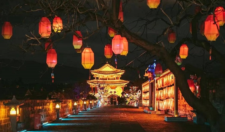 大理古城城墙夜游