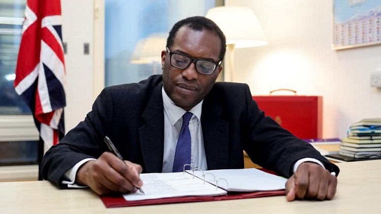 英国财政大臣夸西·克瓦滕（Kwasi Kwarteng）公布新的印花税政策